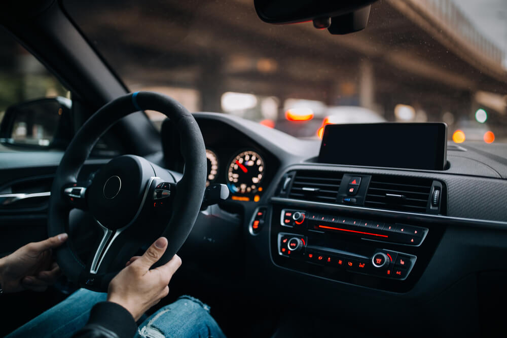 Jak wyglądać stylowo za kierownicą BMW?