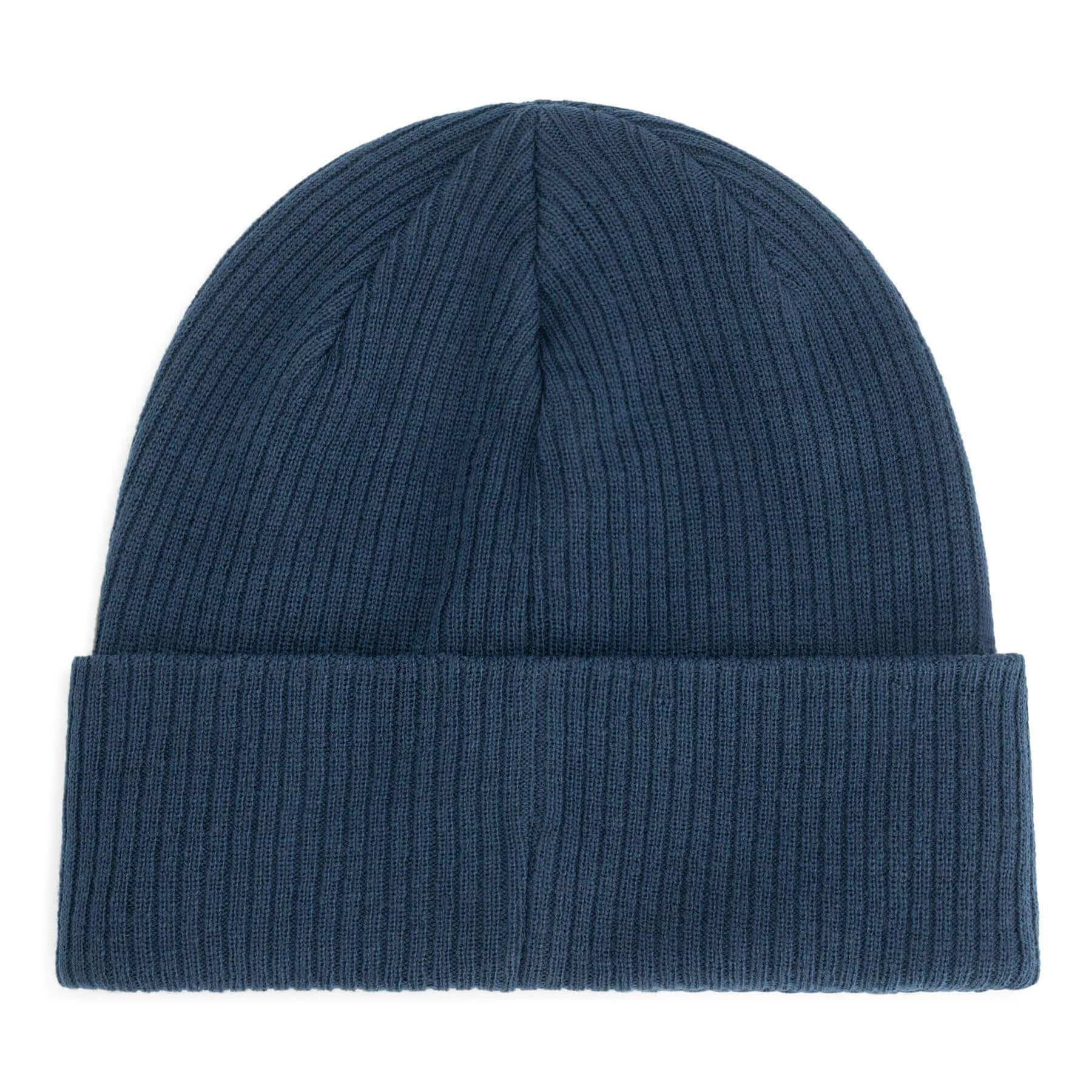 Zimowa czapka BMW Beanie w eleganckim niebieskim kolorze to doskonałe połączenie sportowego stylu i codziennej wygody.

Wykonana z miękkiej, wysokiej jakości dzianiny z poliestru pochodzącego z recyklingu, skutecznie chroni przed chłodem i zapewnia komfort noszenia podczas zimowych dni.